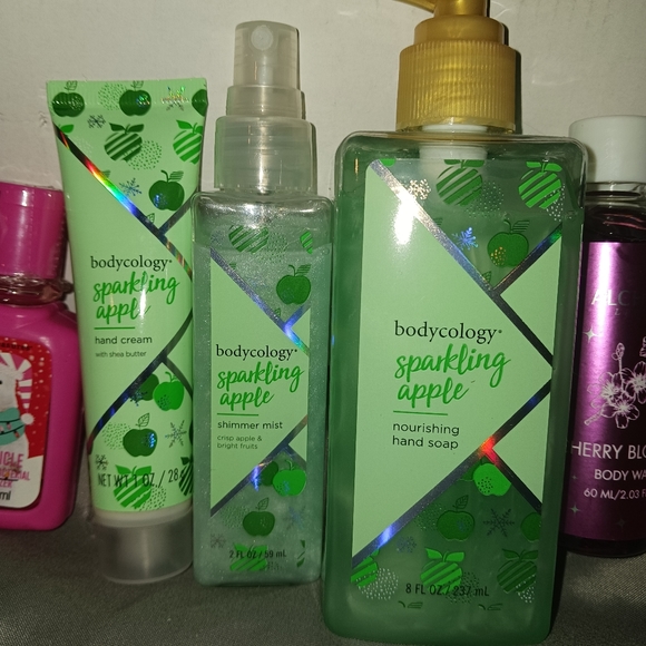 Random Beauty Bundle - Picture 2 of 5